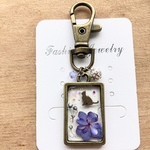 1度目の販売❁青紫色あじさい×猫のレジンキーホルダー