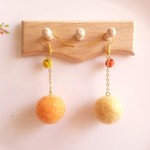 羊毛フェルトの色違いコロコロピアス/イヤリング♡②