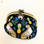 宝石みたいながま口ポーチ