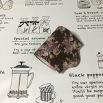 仮置きマスクケース　　　　薔薇柄（ブラウン）