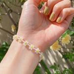 ビーズとパールのお花ブレスレット（ホワイト）