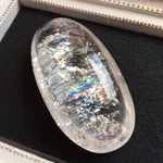 虹入り水晶　A　握り石　置き石　アイリスクォーツ