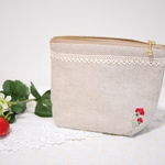 手刺繍カーネーションのマチありポーチ