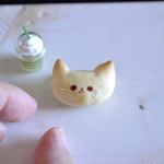 ねこちゃんパンのブローチ