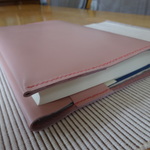 kanakoto823様ご予約品です。他の方のご購入はお控え下さい。単行本用革のブックカバー　淡いピンク