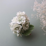 樹脂粘土のお花ブローチ(柏葉紫陽花)