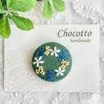 リネン刺繍ブローチ　グリーンリース