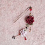 ピンクと深紅の薔薇つまみ細工と歯車のかんざし　ちりめん　結婚式　成人式　スチームパンク　ゴシック調　着物　浴衣　簪