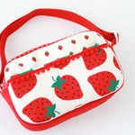 【ｅ様ご予約品】イチゴのショルダーバッグ