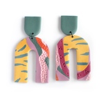 ポリマークレイの揺れる90’s柄ピアスorイヤリング　タイガー　＜Uアーチ＞／Polymer clay 90’s patterned dangle earrings 