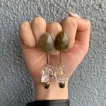 マーブルカーキとゴールドクリアピアス