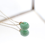 翡翠色の小粒ガラス ネックレス