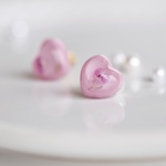 小さい押し花のぷっくりピンクハートピアス/イヤリング
