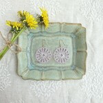 タンポポのレースのピアス／イヤリング  lavender
