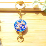 青と桜・うさぎたちレジンリールキーホーダー