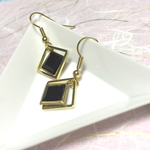 黒のスクウェアピアス