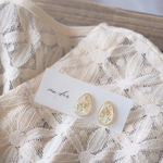 母の日フェア　艶めくホワイトのエッグフレーム　ピアス・イヤリング