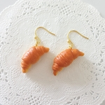 ちいさなクロワッサンのピアス