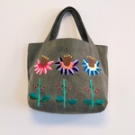 ハンガリーの花　刺繍バッグ