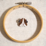 モルモットの手刺繍ブローチ