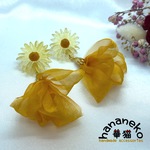 CQ12＊ふわふわフラワータッセル 樹脂ピアス（送料込）