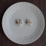 布花 ronde イヤリング white