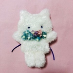 【ネコ☆ぬいぐるみ】花飾り♪しろぬこさん☆フワフワぬいぐるみ☆手のひらサイズ☆ブルーアイ