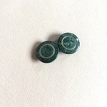 8127 フランス ヴィンテージボタン 21mm×2個 グリーン　ラメ