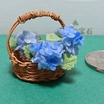 ミニチュアの花(アジサイのバスケット)