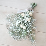 かすみ草たっぷり　バラと小花のドライフラワースワッグ/ アンティークタグ付き 