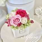 【送料無料】プリザーブドフラワーアレンジメント　ピンク　カーネーション　母の日　薔薇　誕生日プレゼント　結婚祝い　フラワーギフト　両親贈呈品　ペッパーペリー