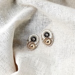 Flower×gold  ball  オーバル　フラワーピアス　イヤリング　ビーズ　刺繍　ゴールド　クリアフラワー　ワンポイント