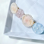 パールが飾るヘアクリップ