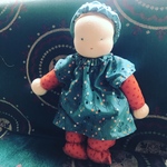 抱き人形　フランス柄のお洋服の子