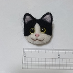 羊毛フェルト 白黒猫ブローチ