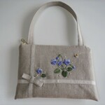 持ち手付き刺繍のポーチ（ホワイト）