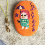 手刺繍ブローチ&チャーム《アマビエンヌEX》疫病退散祈願　アマビエさま