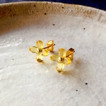 菜の花のピアス お呼ばれにも！