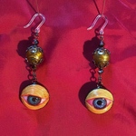 青い眼のピアス