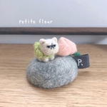 こつぶ猫(白)・もも帽子とプフクッション付き