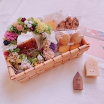 母の日の贈り物に！感謝の気持ちを込めて。お花リースとお菓子セット❤︎