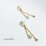 桜の揺れるピアス