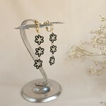 花いちごのレースのピアス／イヤリング  3連black