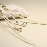 white　featherピアス (イヤリング）