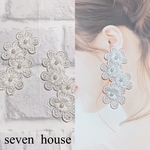 おおぶりレース刺繍ピアス　イヤリング
