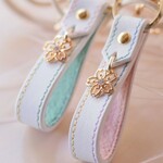 桜のレザーキーホルダー／ホワイト