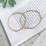 マットゴールドのフープ、大ぶりピアス/イヤリング(レトロ、アンティーク、ビンテージ、結婚式、お呼ばれ、二次会、パーティー、成人式、卒業式、女子会、普段使い、リング、サークル、クリスマス