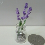 ミニチュアの花(ラベンダーの小瓶)