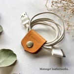 ◆イエロー◆ コードクリップ　本革　ロロマレザー　軽量　キャメル　コードホルダー　シンプル　イヤホンクリップ　大人　イヤホンホルダー　上品　経年変化　アクセサリークリップ　イヤホン　