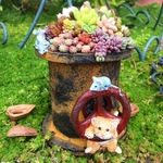 土管もりもりの多肉植物とひょっこり猫ちゃんとネズミ